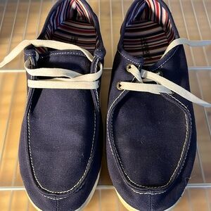 Size 42 women’s Aerosoft canvas boat shoes in Navy blue